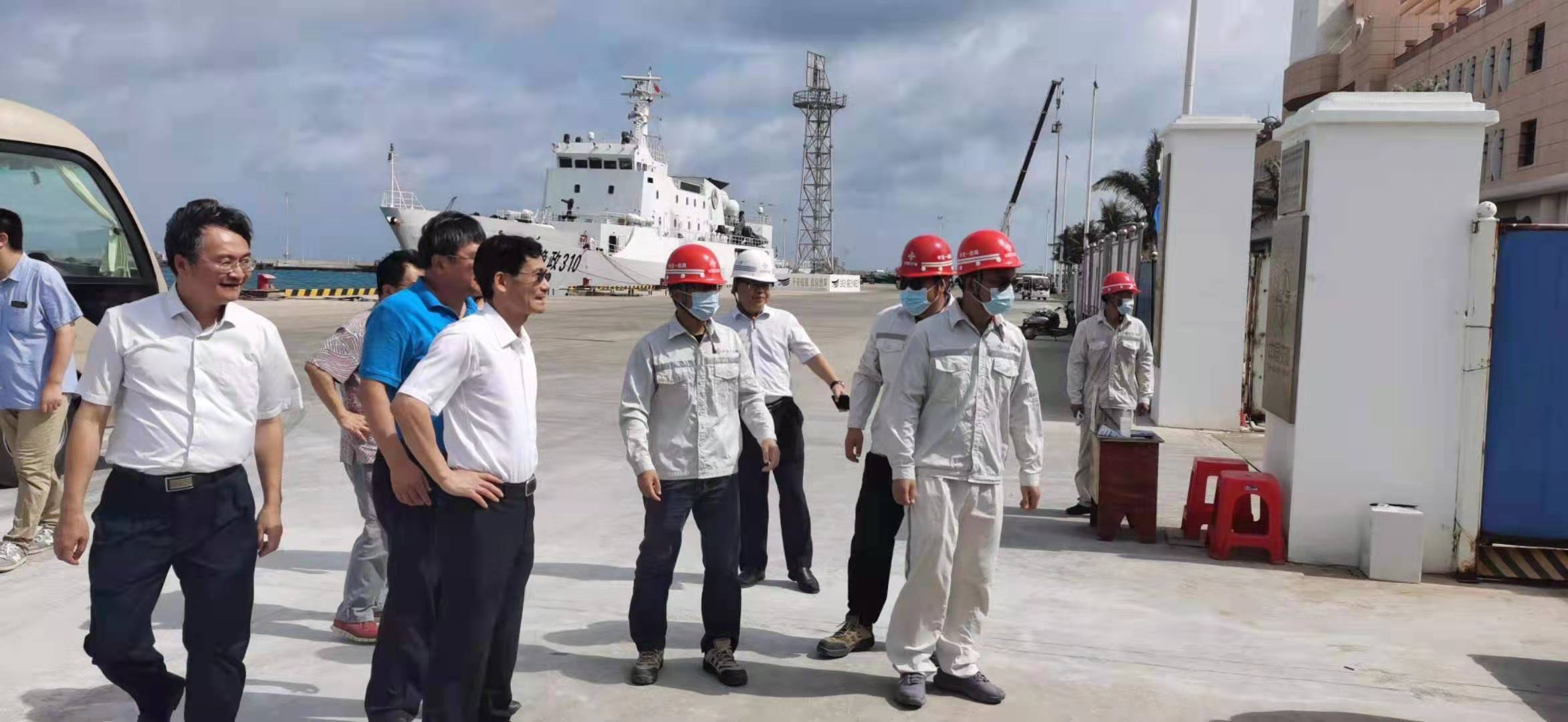 海南省省委常委、常務(wù)副省長(cháng)沈丹陽(yáng)蒞臨馳大建筑工程有限公司承接的三沙主權廣場(chǎng)調研指導