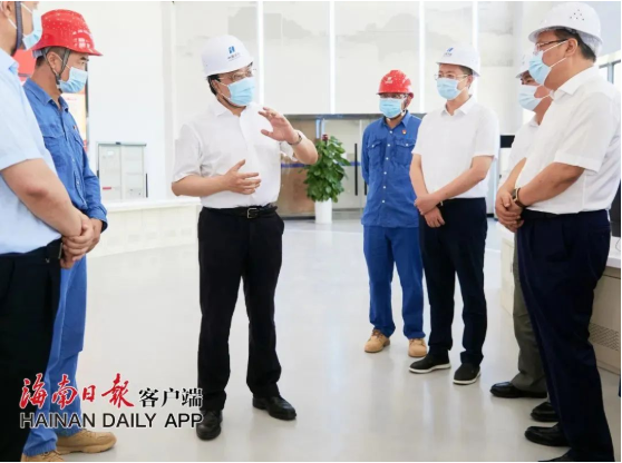 歡迎海南省省委常委，省委副書(shū)記，省長(cháng)馮飛蒞臨馳大幕墻公司承接的洋浦華能幕墻項目視察